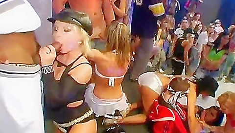 Married guy gets her pussy pounded