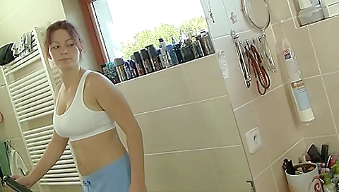 Shakir menatplayes with a sexy brunette