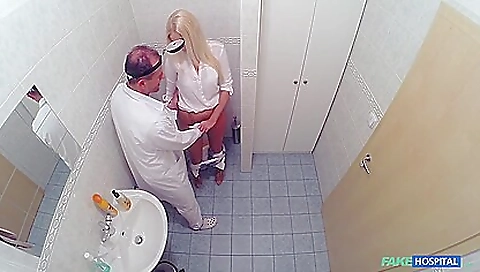 Myouthful blondie with anal