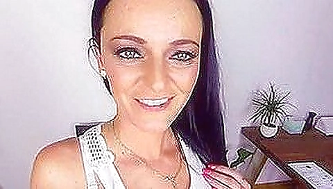 Ta townysimer's pussy is ready to orgasm