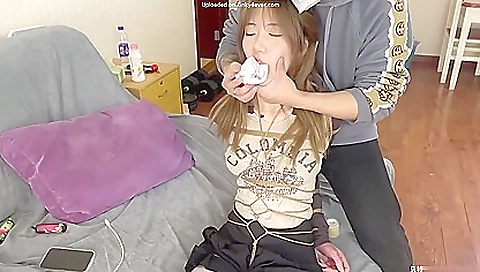 Sultry blonde does a hot cum