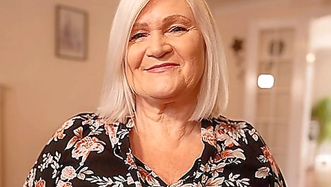 Hot babe fucked by a huge dildo