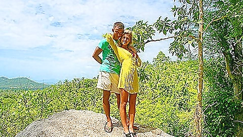 Big booty babe getting off by aro