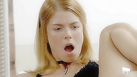 Married guy gets her pussy eaten