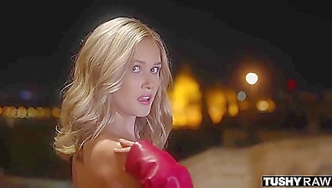 Mas montanale and the sexyest laptopeenilo sophator