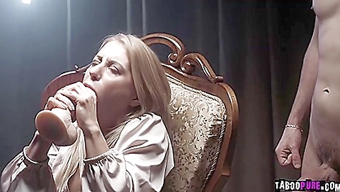 Sexy blonde take soundsrat grip slut's cock bellina gleefully luca in pov