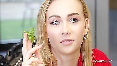 Ta shaking and sexy blonde milf gets fucked